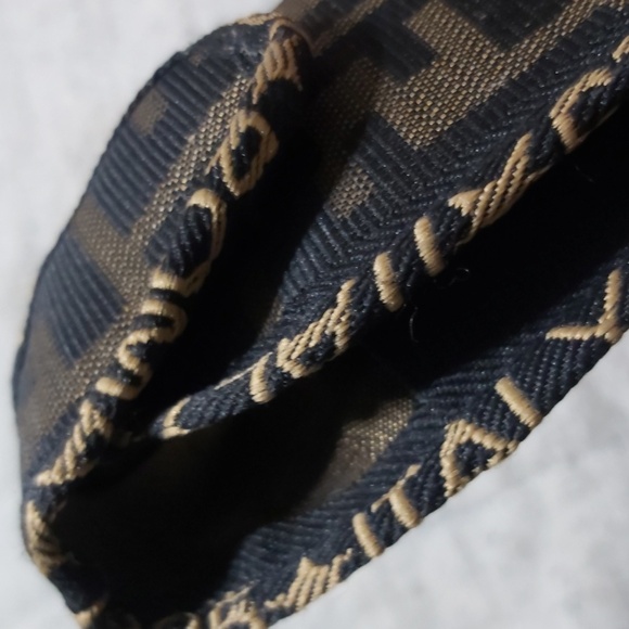 Fendi Cigarette Holder for a belt - Picture 5 of 10